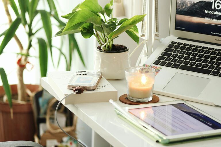 How to Create a Relaxing and Productive Home Office Environment